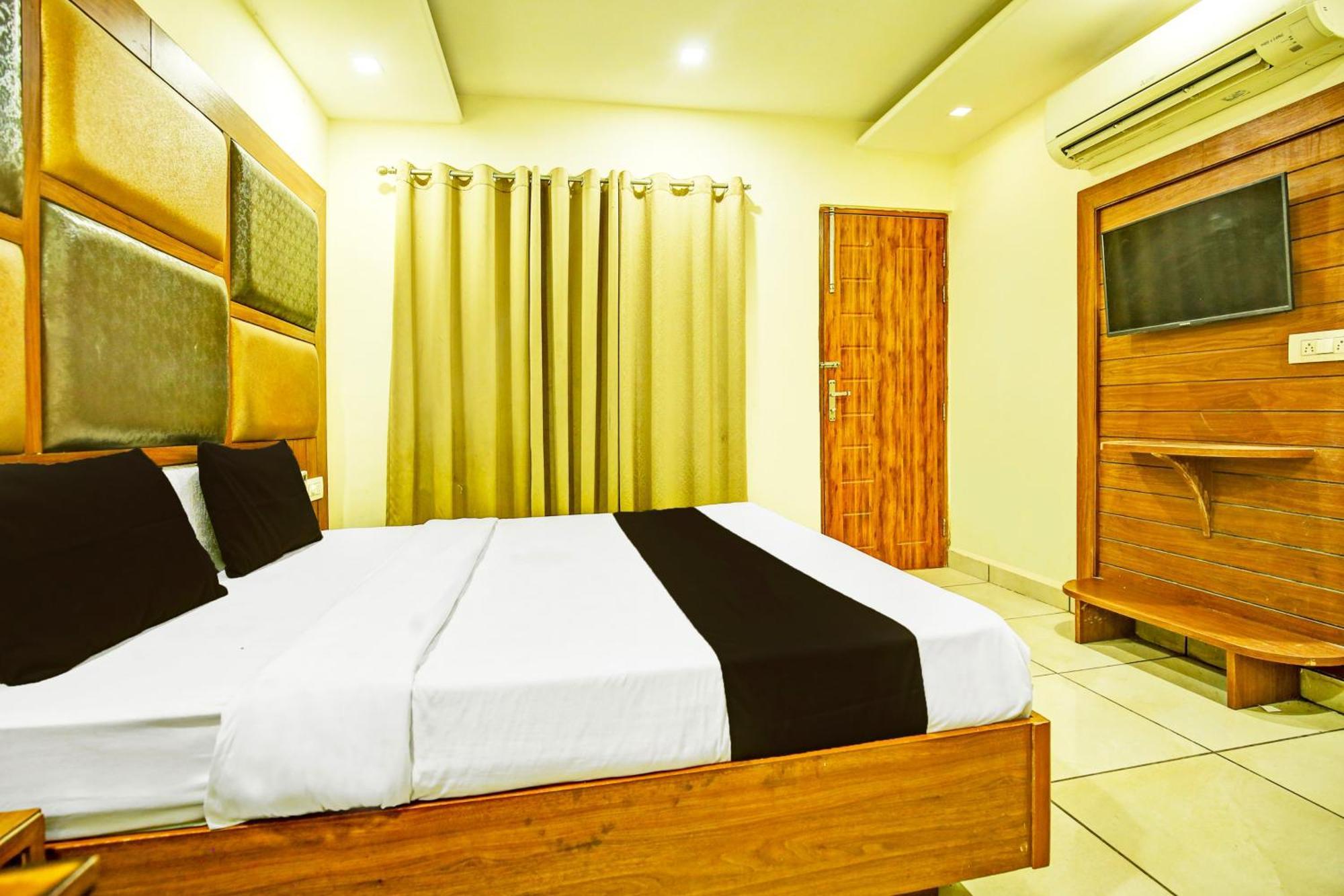 Hotel O Grand Signia Zirakpur Ngoại thất bức ảnh